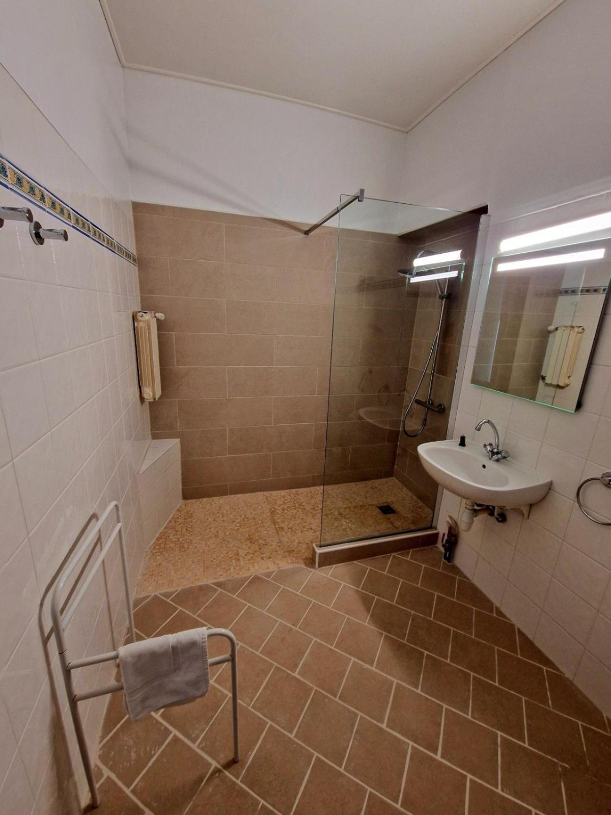 Hotel St Sebastien Рокебилиер Екстериор снимка